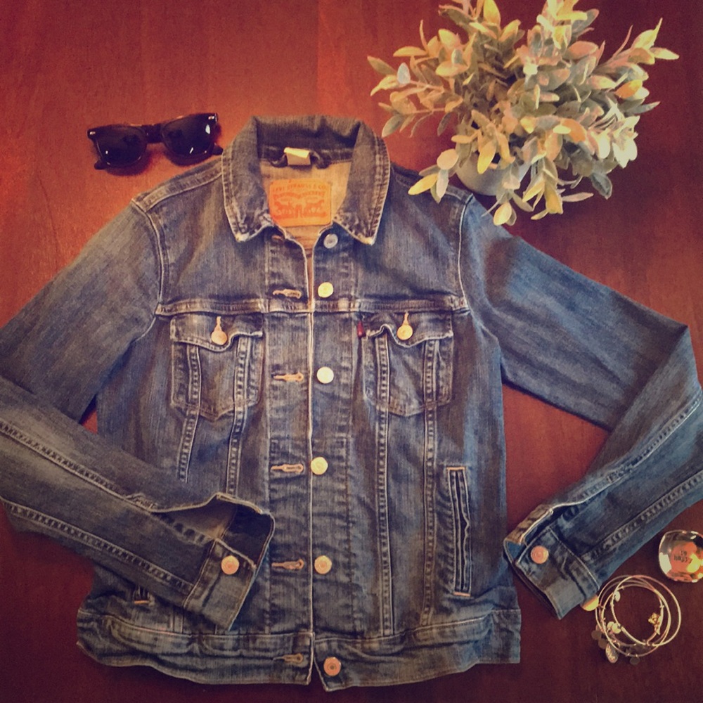 Levi’s women’s denim jacket.